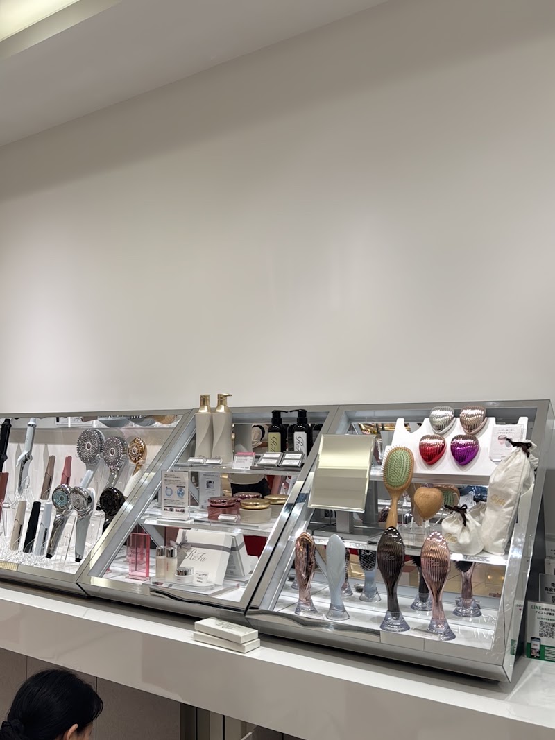 ReFa SHOP GINZA SIX - ReFa SHOP GINZA SIX, Japan, 〒104-0061 Tokyo, Chuo City, Ginza, 6-chōme−10−１ GINZA SIX B1