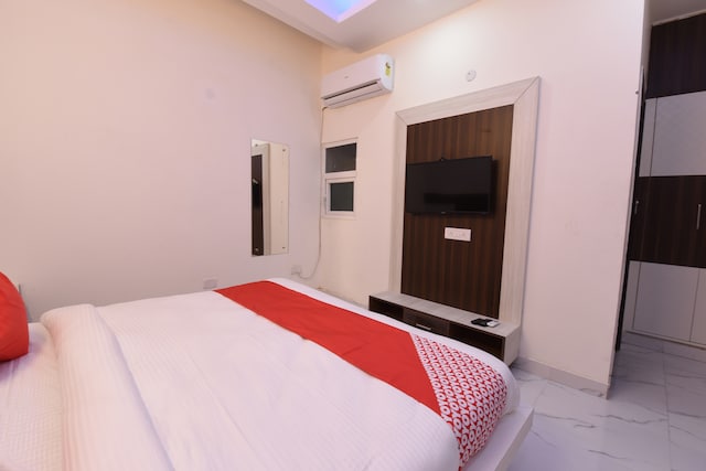 Hotel O by OYO The Signature Hotel Near Iskcon Temple Noida - Hotel O by OYO The Signature Hotel Near Iskcon Temple Noida Plot No 27, Gali Number 2, Mamura, Sector 66, Noida, Uttar Pradesh 201309, India