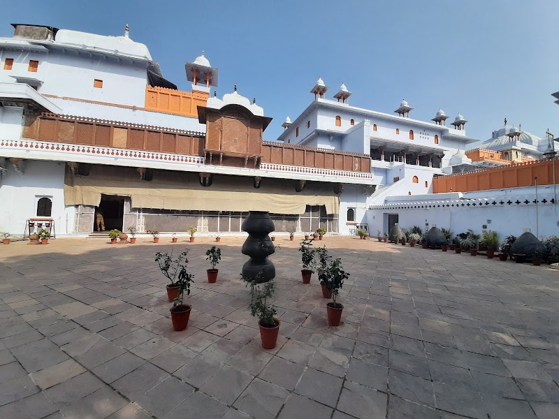 City Palace Garh, Kota - City Palace Garh, Kota Tipta, SH 33, Kishorepura Darwaja, Garh Palace, Kota, Rajasthan 324006, India