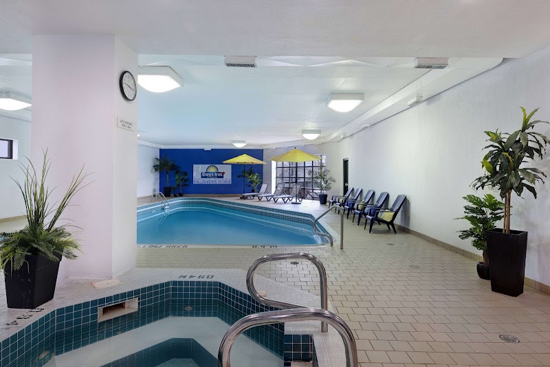 Days Inn by Wyndham Niagara Falls Near The Falls - Days Inn by Wyndham Niagara Falls Near The Falls 5943 Victoria Ave, Niagara Falls, ON L2G 3L8, Canada