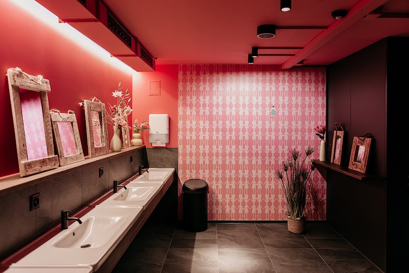 Capsule Hotel - Lucerne Old Town - Capsule Hotel - Lucerne Old Town Zürichstrasse 33, 6004 Luzern, Switzerland