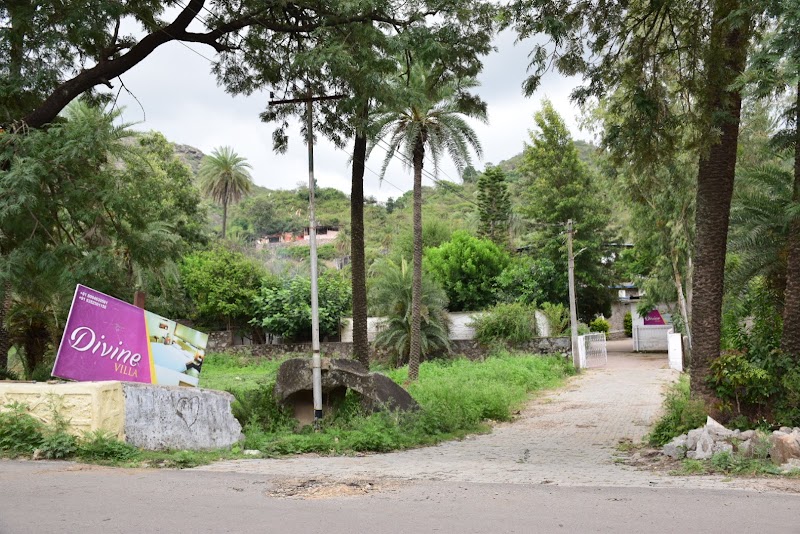 Divine Villa - Divine Villa dhunndai road, opp. akashwani kendra, near neelkanth tample, Dhundayi, Mount Abu, Rajasthan 307501, India