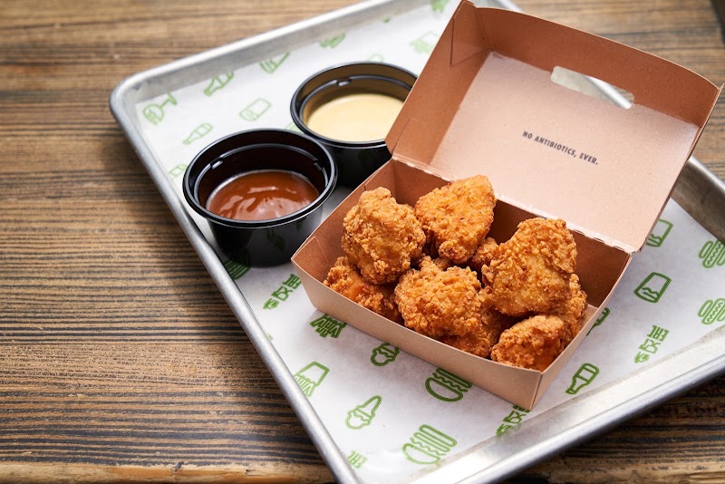 Shake Shack - Shake Shack Japan, 〒554-0024 Osaka, Konohana Ward, Shimaya, 6-chōme−2−５２ ザパークフロントホテルアットユニバーサル・スタジオ・ジャパン ３０５ 内
