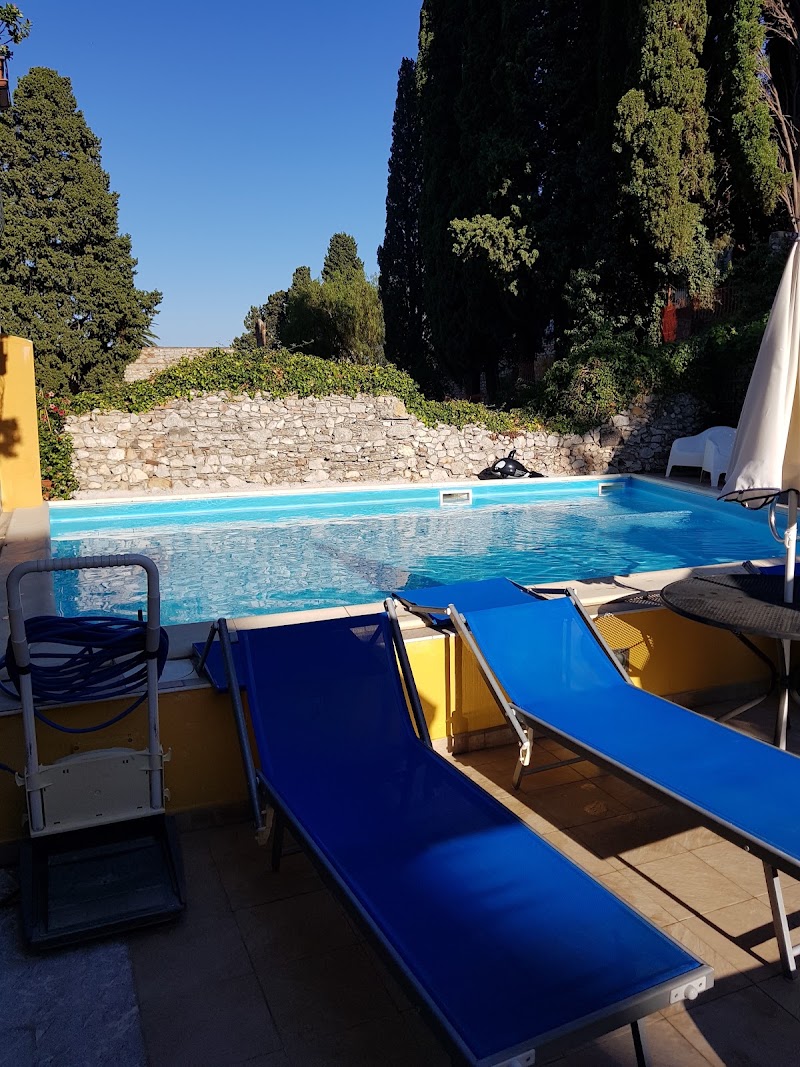 Residence Villa Il Glicine - Residence Villa Il Glicine Viale S. Pancrazio, 27, 98039 Taormina ME, Italy