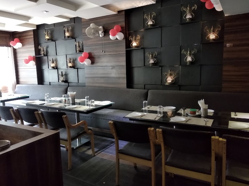 Alav Restaurant - Alav Restaurant UG1, Ratnamani Complex, 9/1, Curewell Hospital Rd, New Palasia, Indore, Madhya Pradesh 452001, India