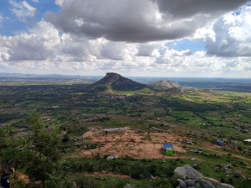 Kailasagiri Betta and Eshwara Temple - Kailasagiri Betta and Eshwara Temple, 92V8+CMW, Konappalli, Kavalaganahalli, Karnataka 563125, India