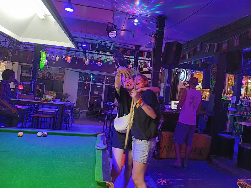 Moonland Bar - Moonland Bar, 127, Haad Rin, Amphoe Ko Pha-ngan, Chang Wat Surat Thani 84280, Thailand