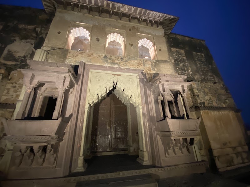 Chaturbhuj Temple Orchha - Chaturbhuj Temple Orchha 9J2R+22M Ramraja mandir ke pichhe, Orchha, Madhya Pradesh 472246, India