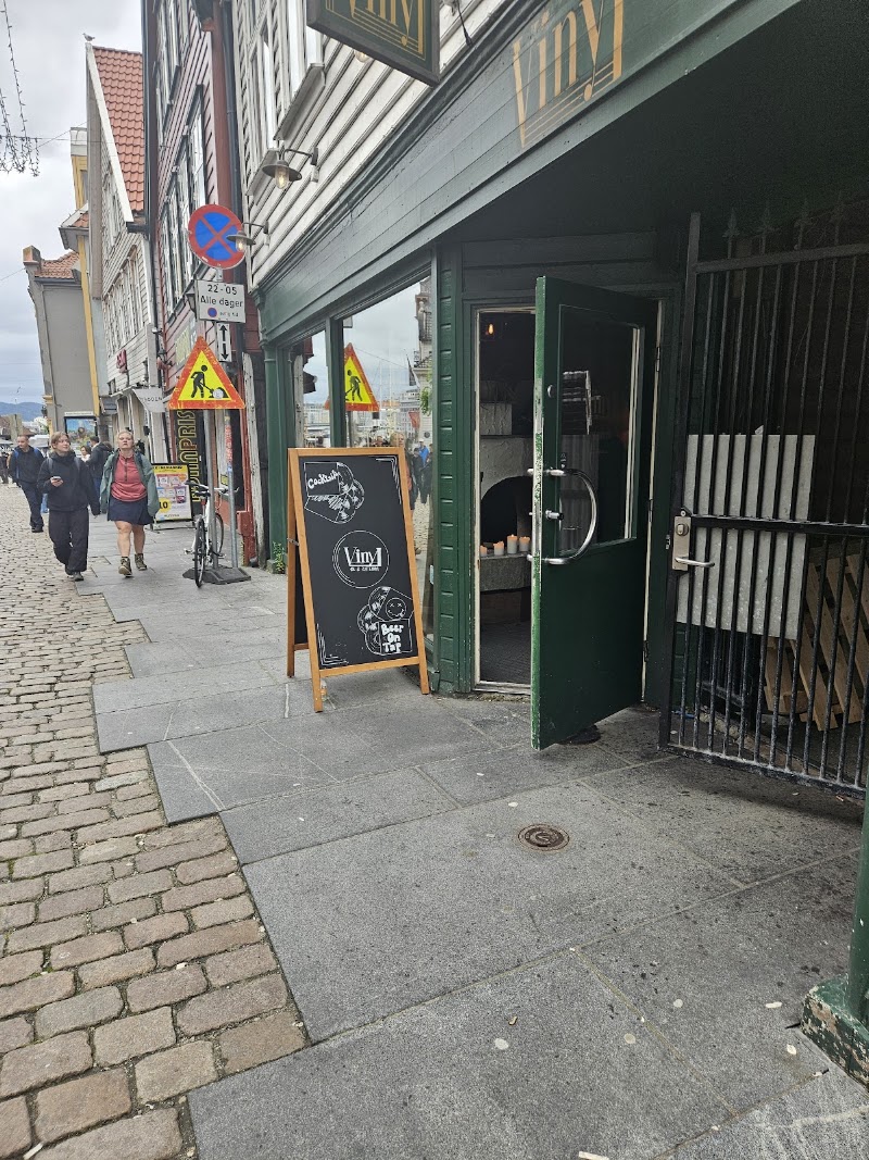 Vinyl - Plater & øl - Vinyl - Plater & øl, Kong Oscars gate 8, 5017 Bergen, Norway