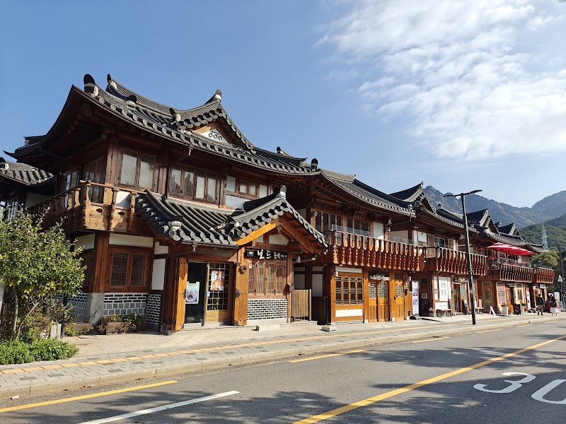 Eunpyeong Hanok Village - Eunpyeong Hanok Village 193-14 Jingwan-dong, Eunpyeong District, Seoul, South Korea