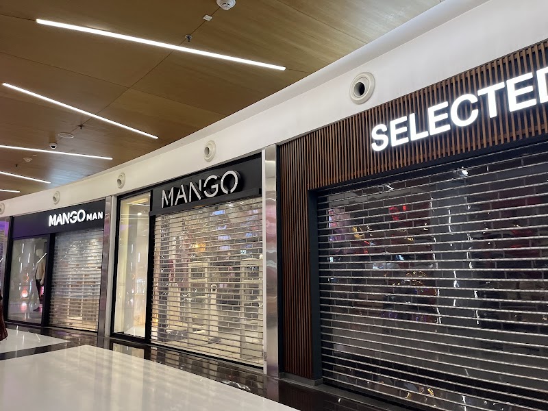 SELECTED - SELECTED, South City Mall, First Floor, Shop no, 121, Prince Anwar Shah Rd, South City Complex, Jadavpur, Kolkata, West Bengal 700068, India