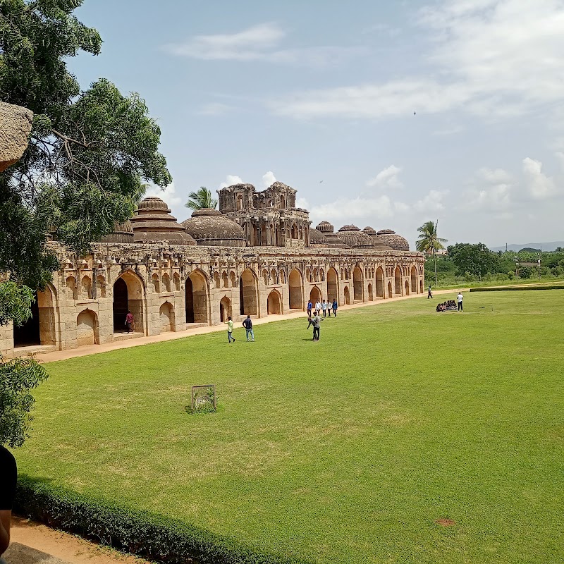 Shree Badavilinga Gudi - Shree Badavilinga Gudi, 8FH5+PJG, Hampi, Krishnapura, Karnataka 583239, India