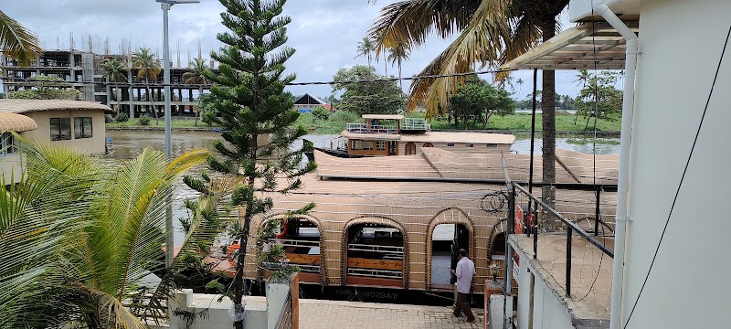 Alleppey Boat House | Alleppey Houseboat - Alice Lake Promise