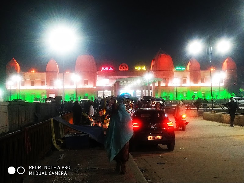 Mau Roadways - Mau Roadways, WHP9+J34, Sahadatpura, Mau, Uttar Pradesh 275101, India