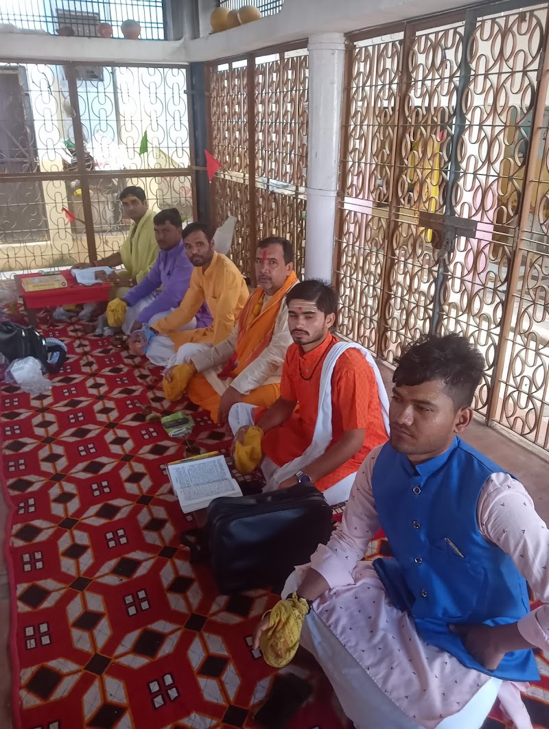 Acharya Rajguru Ashram - Acharya Rajguru Ashram, 5VGF+QC7, Naya Gaon, Chitrakoot, Madhya Pradesh 485334, India