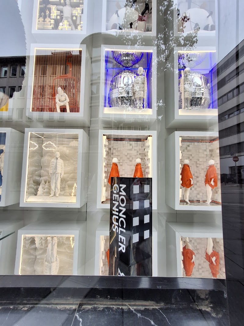 Moncler Frankfurt - Moncler Frankfurt, Goethestraße 25, 60313 Frankfurt am Main, Germany