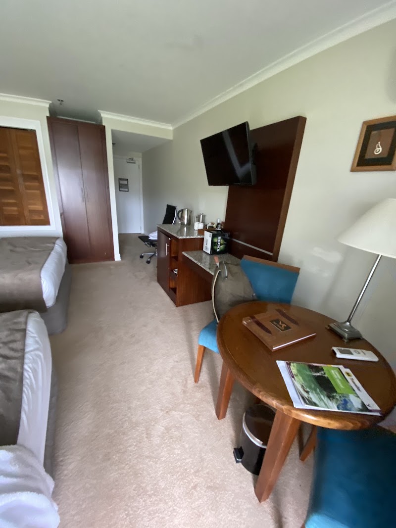 Lake Lodge B&B - Lake Lodge B&B 1024 Rangiuru Street, Rotorua 3010, New Zealand