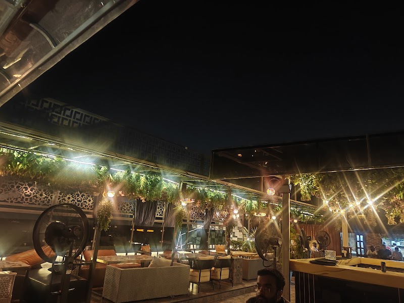 Oberoi Dhaba Adchini - Oberoi Dhaba Adchini 84, First Floor, Sri Aurobindo Marg, near Pt Colony, Ansari Nagar, Block C, Adchini, New Delhi, Delhi 110017, India