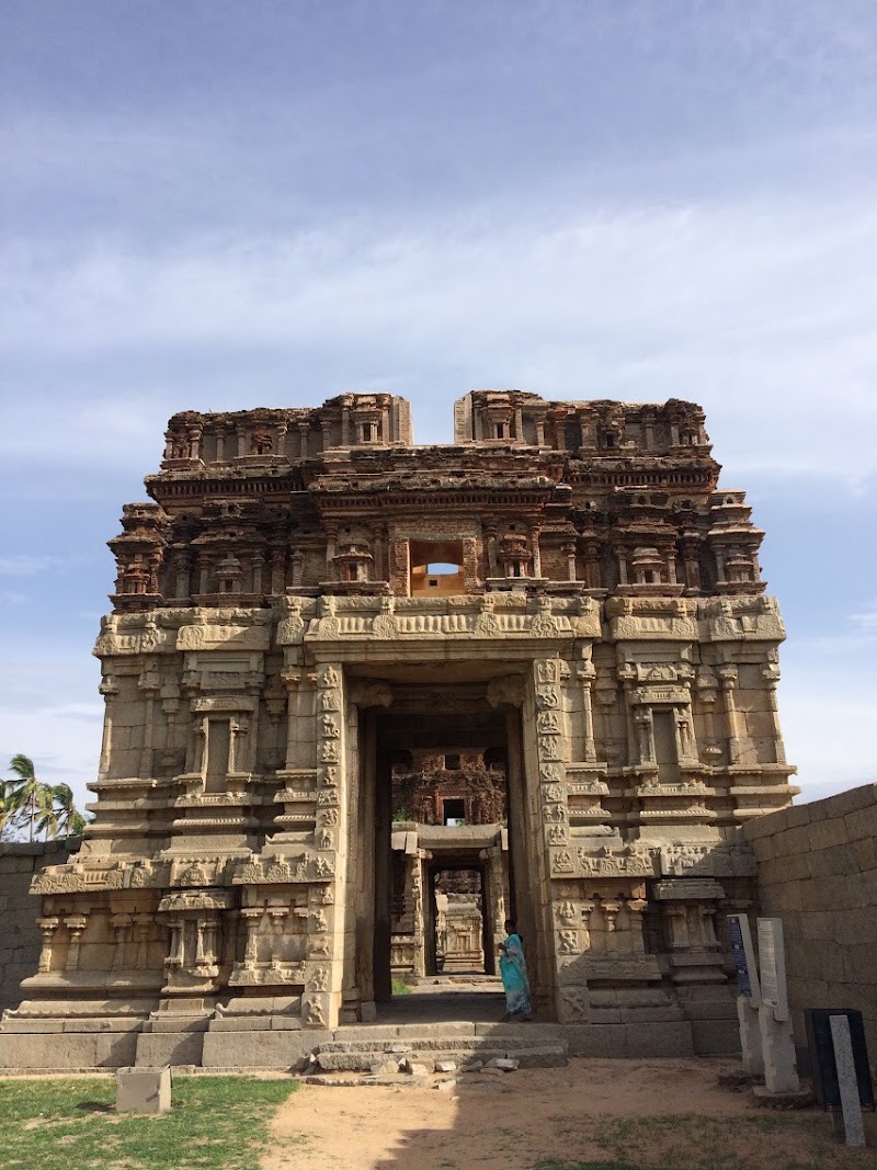 Sule Santebedi - Sule Santebedi, 8FMC+728, Courtesans Street, Nimbapura, Karnataka 583239, India