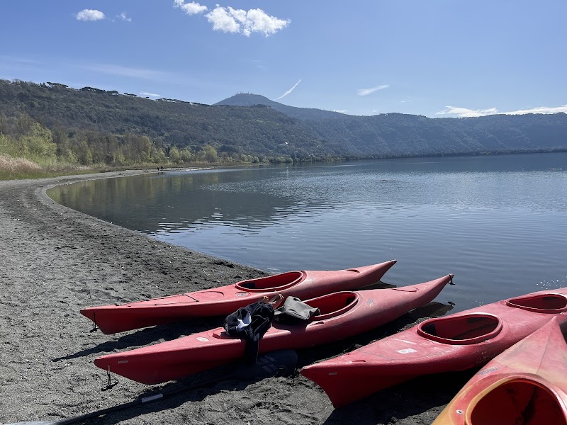 Canoa Kayak Academy Scuole di Canoa - Canoa Kayak Academy Scuole di Canoa, Via Spiaggia del Lago, 17/b, 00073 Castel Gandolfo RM, Italy
