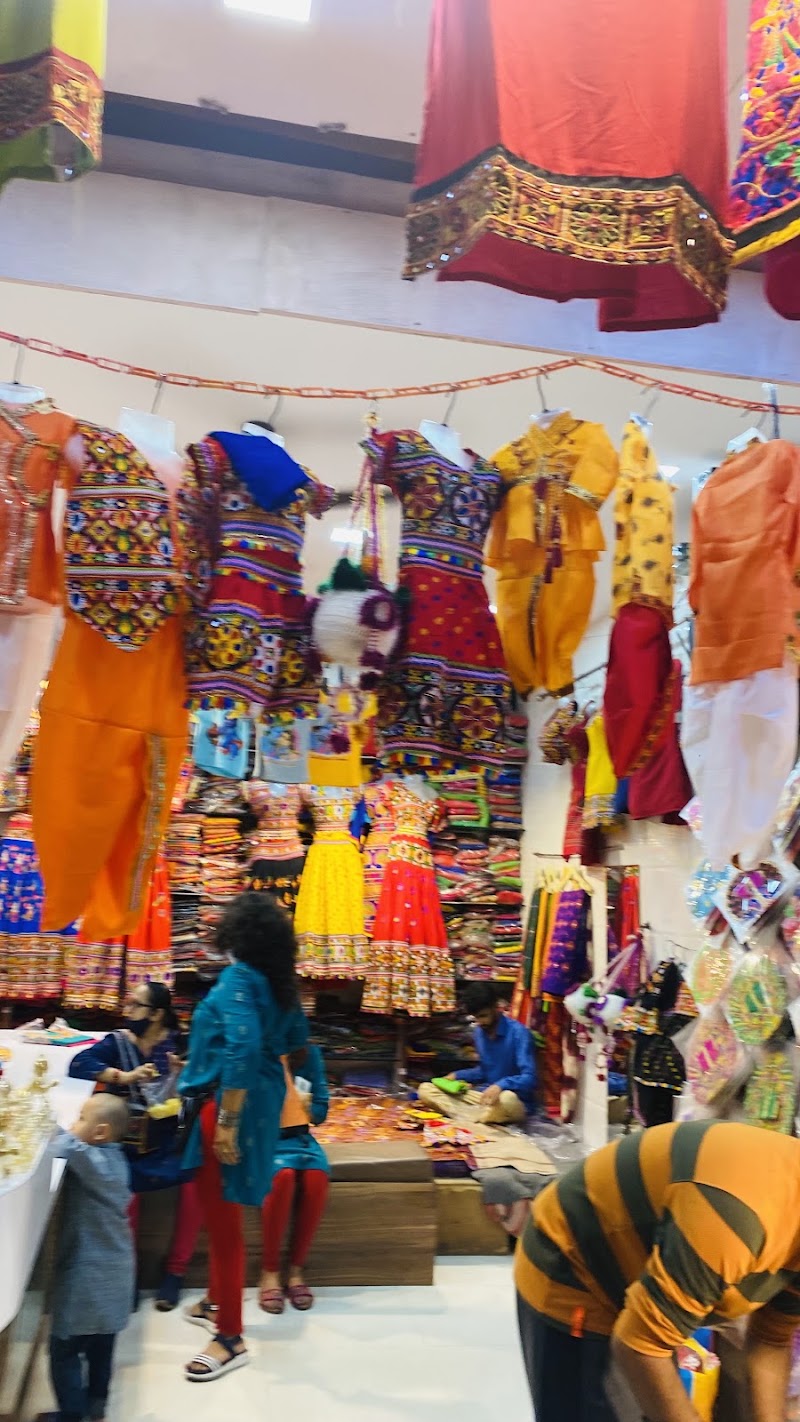 Dwarkadhish Market - Dwarkadhish Market, 6XQ9+776, Dwarkadhish Temple Rd, Dwarka, Gujarat 361335, India