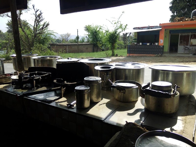 Bhatia Vaishno Dhaba - Bhatia Vaishno Dhaba 3777+MCG, Dhagial, Himachal Pradesh 176038, India