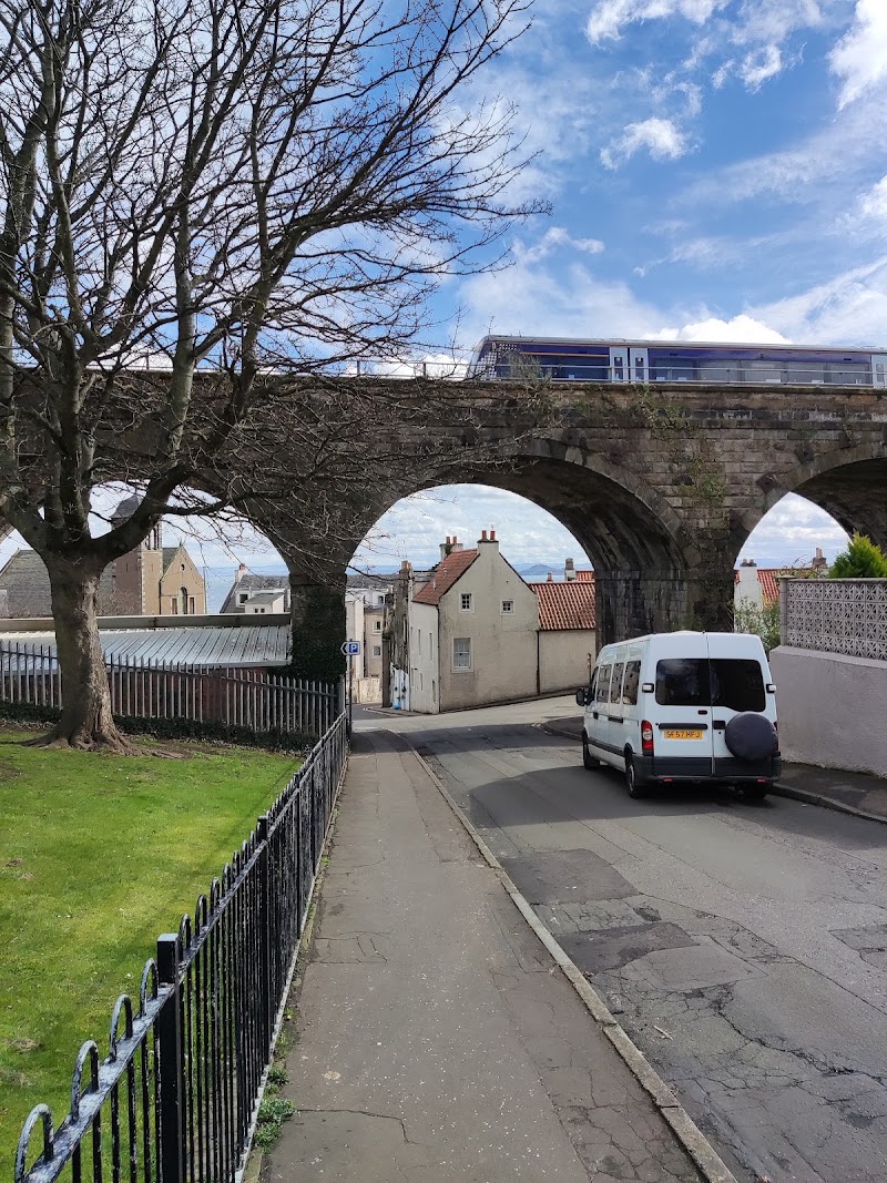Kinghorn Beach - Kinghorn Beach, 1 St James Pl, Kinghorn, Burntisland KY3 9SU, UK