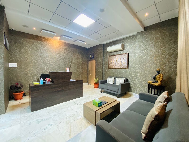 Signature Wellness Spa - Signature Wellness Spa First floor, 231 A, Road No. 12, above Central Bank of India, MLA Colony, Banjara Hills, Hyderabad, Telangana 500034, India