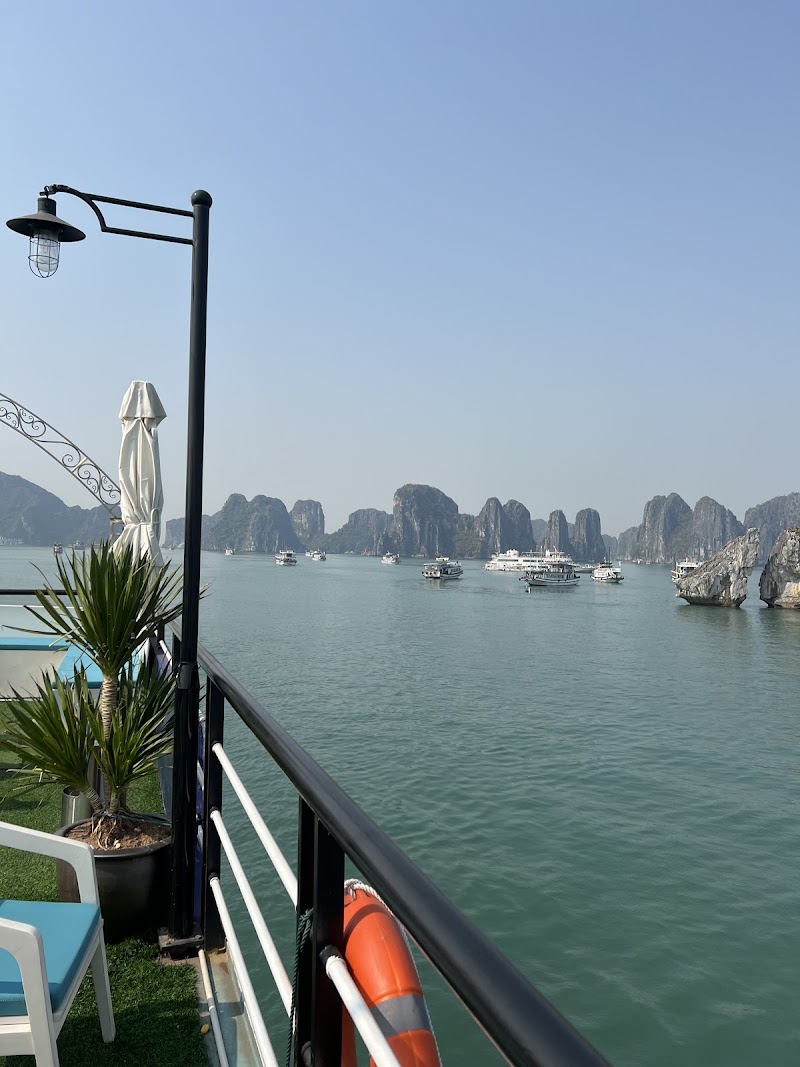No 21 Tuan Chau Harbour - No 21 Tuan Chau Harbour, WXFJ+6R4, Tuan Chau, Quang Ninh, Vietnam