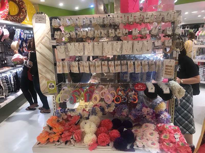 3COINS LUMINE EST Shinjuku - 3COINS LUMINE EST Shinjuku Japan, 〒160-0022 Tokyo, Shinjuku City, Shinjuku, 3-chōme−38−１ ルミネエスト 3F