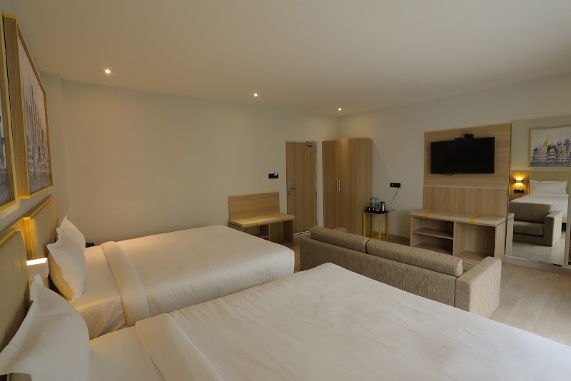 Hotel City Express By Downtown Udaipur - Hotel City Express By Downtown Udaipur, City Station Rd, near Central Bus Stop, Udaipole, Jawahar Nagar, Ganga Gali, Udaipur, Rajasthan 313001, India