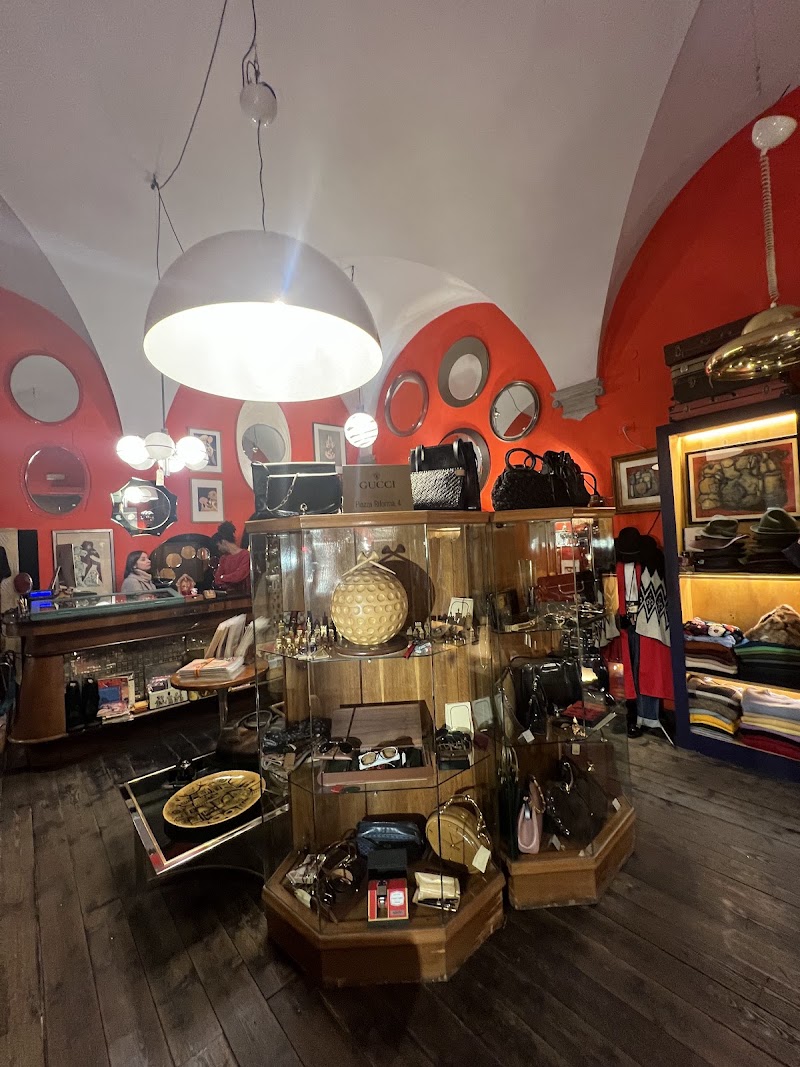 Desii Vintage - Desii Vintage, Via dei Conti, 17, 50123 Firenze FI, Italy