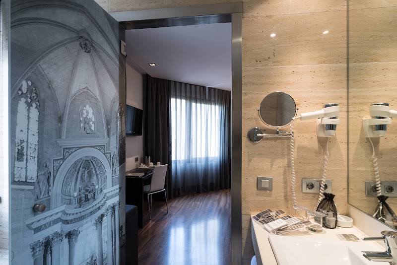 Hotel Catalonia Catedral - Hotel Catalonia Catedral Carrer dels Arcs, 10, Ciutat Vella, 08002 Barcelona, Spain