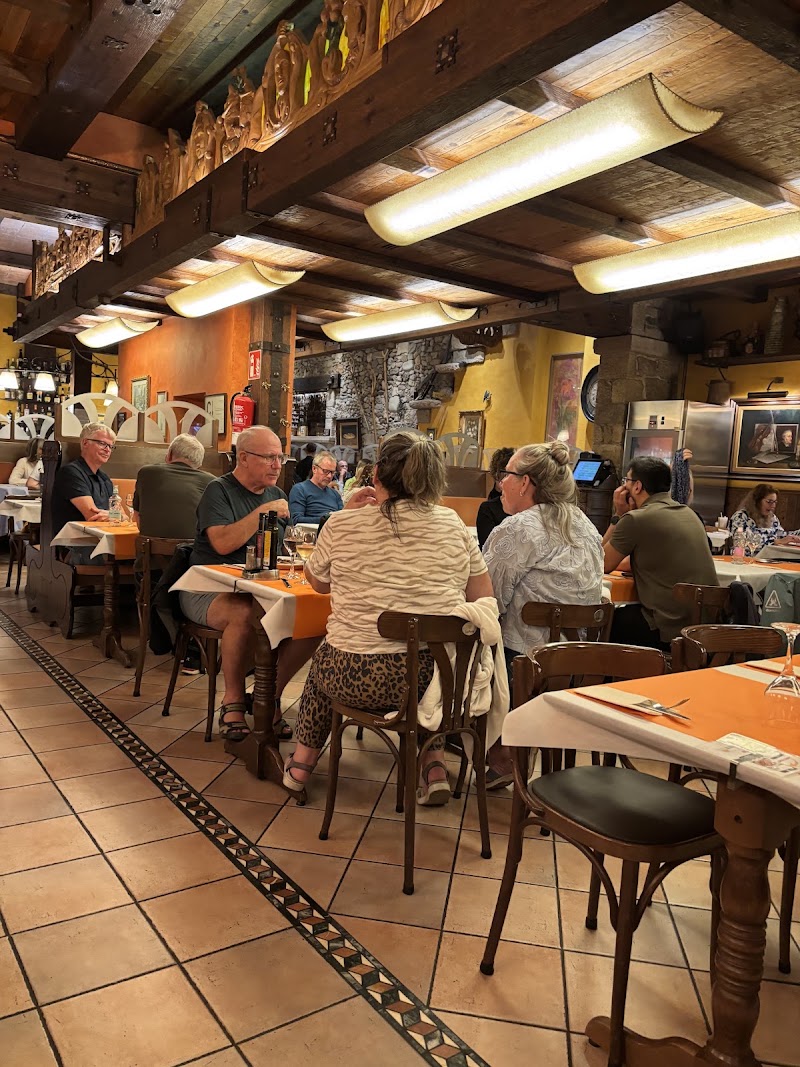 Casa Marieta Restaurant - Casa Marieta Restaurant Pl. de la Independència, 5, 6, 17001 Girona, Spain