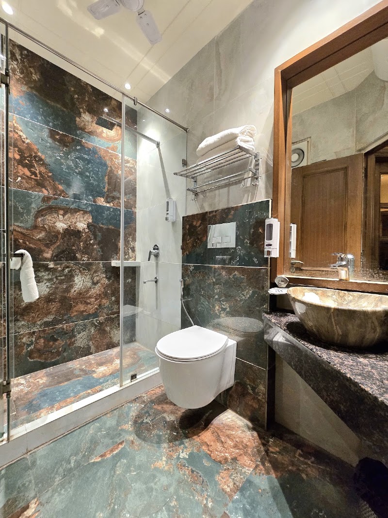 GRAND LIVING APARTMENT - GRAND LIVING APARTMENT, First Floor, A-100, Block A, Chittaranjan Park, New Delhi, Delhi 110019, India