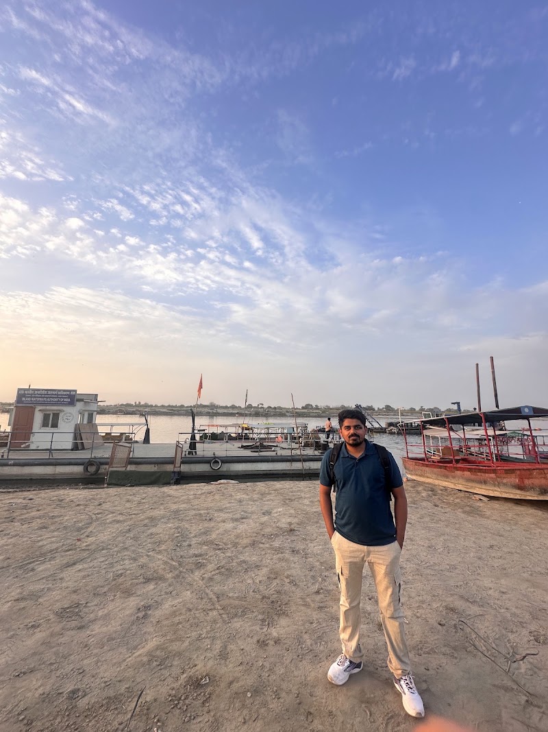 Yamuna ghat - Yamuna ghat, HMJR+P67, Gotam Nagar, Mathura, Vrindavan, Uttar Pradesh 281121, India