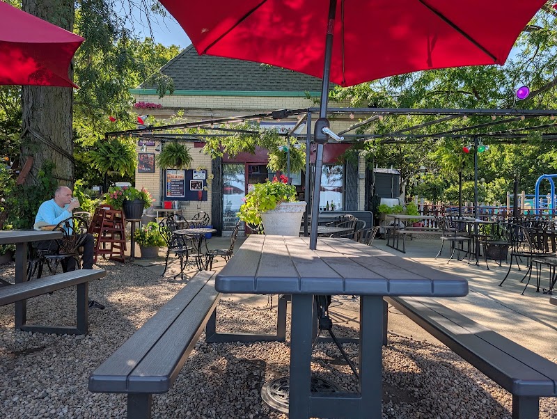 The Waterfront Cafe - The Waterfront Cafe 6219 N Sheridan Rd, Chicago, IL 60660, USA