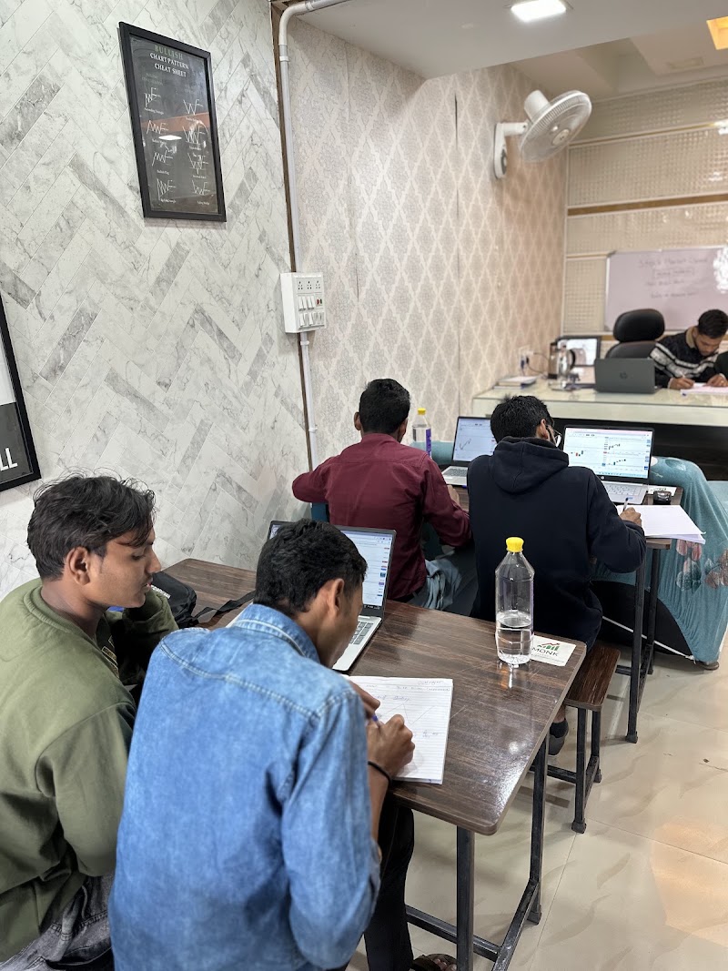 Monk Traders-Stock market classes - Monk Traders-Stock market classes, Agrasen Chowk, in front of CG plaza, Bilaspur, Telipara, Chhattisgarh 495001, India
