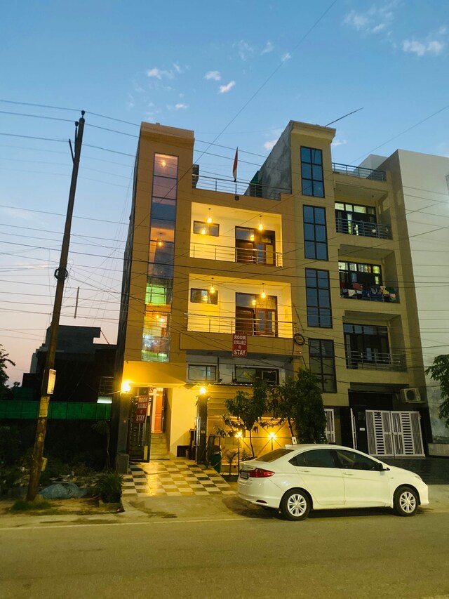 Hotel O Oshiva Stay - Hotel O Oshiva Stay Shiv Shakti Residency, H25, Sector 70, Noida, Uttar Pradesh 201316, India
