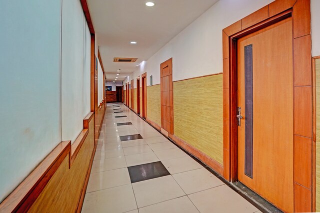 Hotel O One Hotel - Hotel O One Hotel 3rd, 653/1, Nehar Road, Shakti Khand III, Indirapuram, Ghaziabad, Uttar Pradesh 201014, India