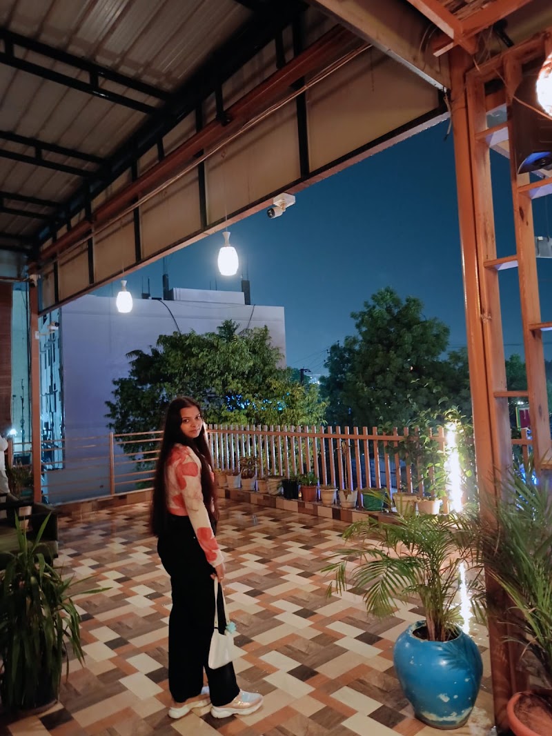 Bottle Roof Family Bar And Kitchen - Bottle Roof Family Bar And Kitchen 30, road 5, Plot no 29, Chandrapuri Colony, opp. to Vijaya Lakshmi Theatre, Saraswati Nagar, Chandrapuri Colony, L. B. Nagar, Mansoorabad, Hyderabad, Telangana 500074, India