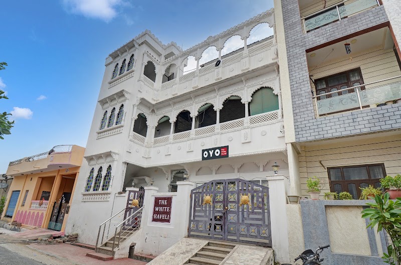 OYO The White Haveli
