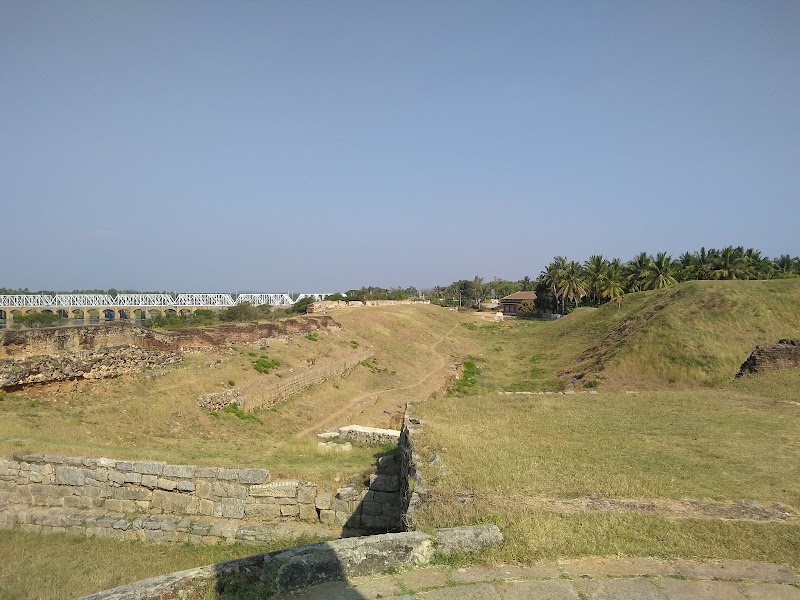 Commemorative Obelisk - Commemorative Obelisk, CMGF+5J7, Railway Station Rd, Srirangapatna, Karnataka 571438, India