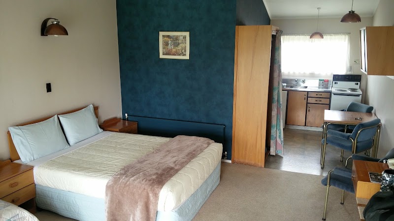 Lake Lodge Motel - Lake Lodge Motel 1190 Lake Road, Rotorua 3010, New Zealand