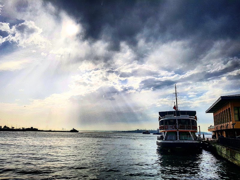 Kadikoy Ferry Station - Kadikoy Ferry Station, Caferağa, Rıhtım Cd., 34710 Kadıköy/İstanbul, Türkiye