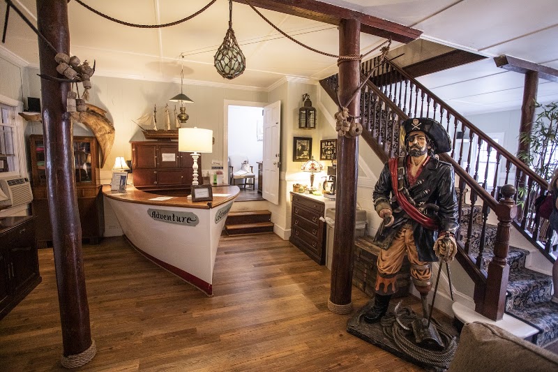 Blackbeard's Lodge - Blackbeard's Lodge, 111 Back Rd, Ocracoke, NC 27960, USA