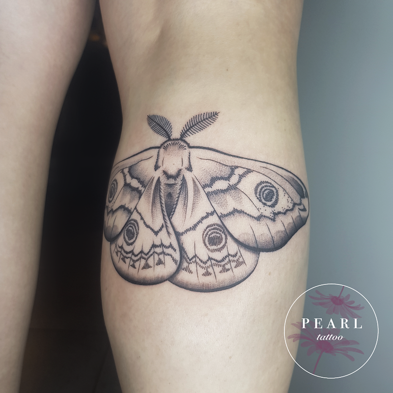 Pearl Tattoo - Studio de tatouage privé - Pearl Tattoo - Studio de tatouage privé 4 Rue du Château, 44640 Le Pellerin, France