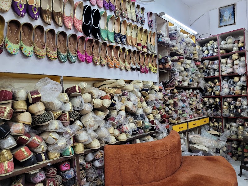 Sector 17 Plaza - Sector 17 Plaza, PQRJ+6R8, Shopping Plaza, 17E, Sector 17, Chandigarh, 160017, India
