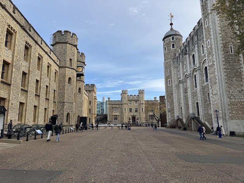 The Crown Jewels - The Crown Jewels Tower of, Tower Hill, London EC3N 4AB, UK