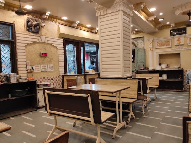 Gouri Hotel (Ghantaghar) - Gouri Hotel (Ghantaghar) 5RJQ+F2V, Khalifa Masjid Rd, Patanpol, Rampura, Kota, Rajasthan 324006, India